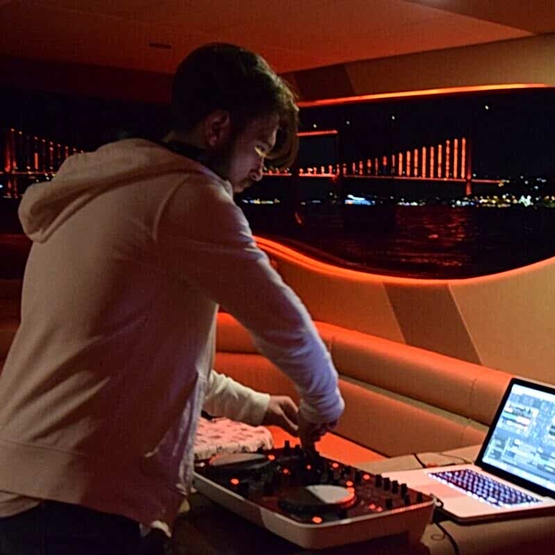 Yat Kiralarken Müzik Detayını Atlama! Ses Sistemi ve Kullanım Bilgileri