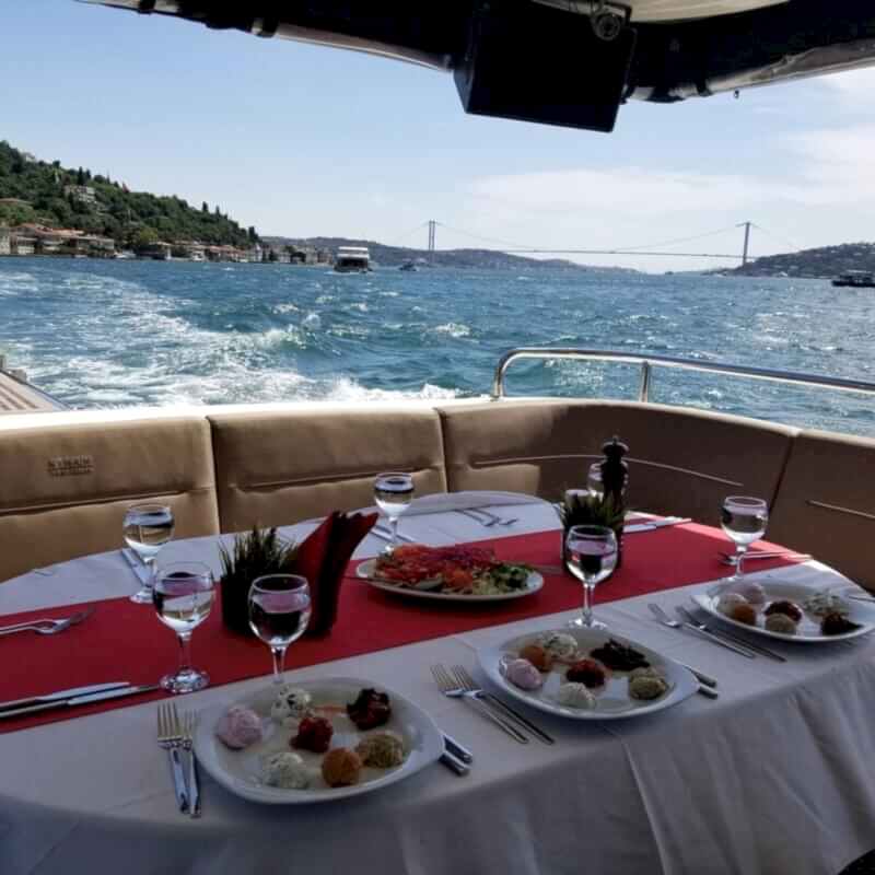 Saatlik Yat Kiralama Nedir, Kimler İçin Uygundur?